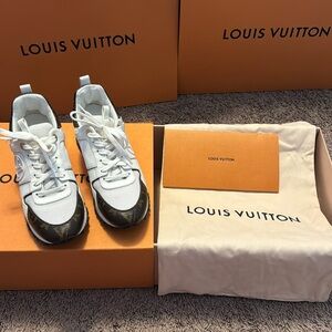 Louis Vuitton Sneakers size 7